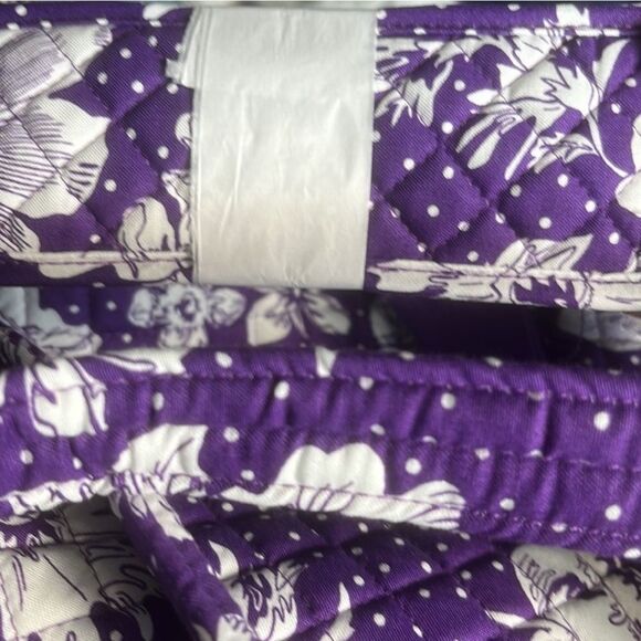 Vera Bradle Purple /White Rain Garden Travel Duffel 23x11x10D NWT - Picture 4 of 11